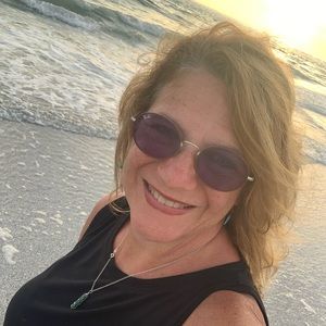 Meet your Posher, Claire